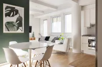 Stylish Bright 42m2 Studio with Balcony