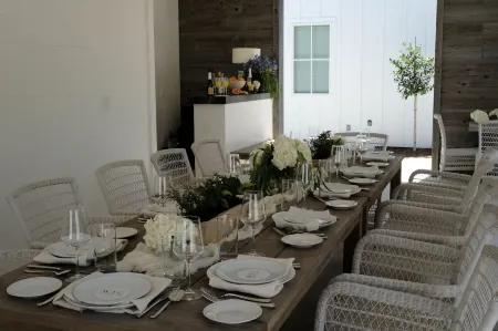 Whitetail Court Hotel