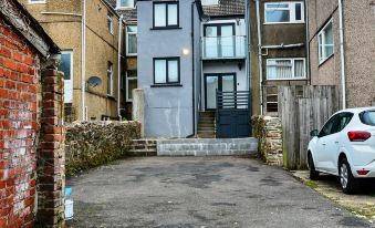 Skyline Immaculate 2-Bed Apartment in Swansea