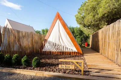 HolaCamp Sitges Garrofer Hôtels à : Vilanova i la Geltru