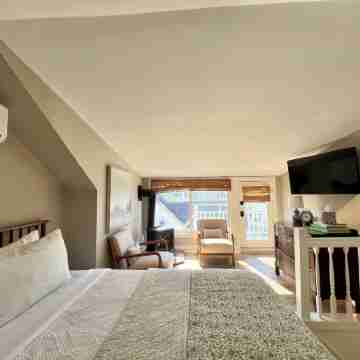 Admirals Quarters Inn Rooms