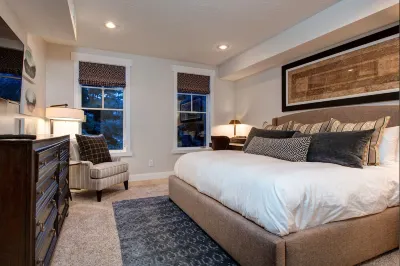PRIME OLD TOWN LOCATION! LUXURY 3-BDRM - 2 MINUTE WALK TO MAIN ST & TOWN LIFT!