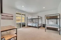 Spacious 4 bedroom townhome in Park City with private Hot Tube Hotel a Hideout