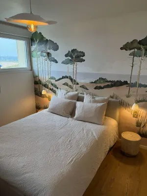 Apartment facing the sea with direct access to the beach.