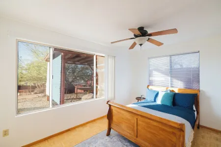 6min to JT Park, Downtown. Pet-Friendly! Stargaze & NightView, Elevated Backyard