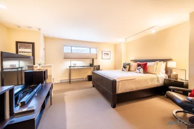 Wonderfully Appointed 3BR Condo - Seasons at Avon - Walk to Riverfront Gondola!