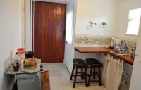 Stylish & Bright , King Bed, Downtown Oasis