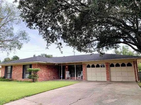 Charming Three Bedroom ~ 5 Mins to A&M ~ Quiet Neighborhood
