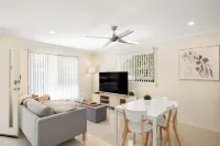 Smart Suites Self Check-in Apartments - 144 Dixon Hotels near Toohey Forest Park