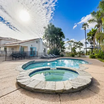 Skyline Ocean View Estate w/ pool & hot tub