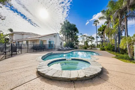 Skyline Ocean View Estate w/ pool & hot tub