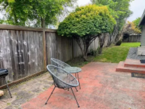 The Bluff House ~Upgraded & Close to town II Hotels in McKinleyville