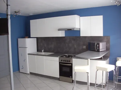 The Saint Paul duo at the entrance to Parc Buffon Hotels in Montbard