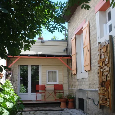 Fully equipped studio with private parking