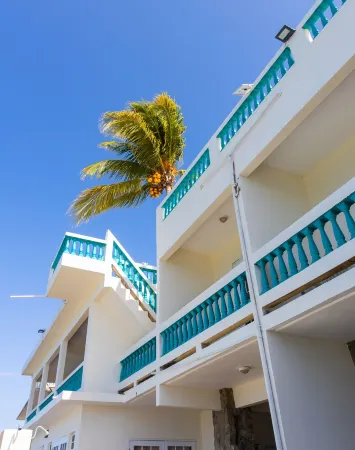 Villa Almarys - Oceanfront - 6 guests - pet friendly - at Stella, Rincón Отели в г. Ринкон