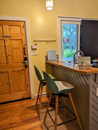 West Bay - Sunny and Modern Beach Cottage - 2 Bedrooms!