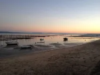 IN THE CENTER OF CAP-FERRET, NEW APARTMENT WITH LARGE BALCONY TERRACE Hoteles cerca de Camping Embruns