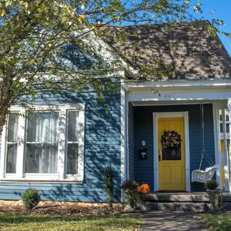 Blue Belle: Storybook Spring Escape - Cozy 2Br