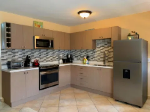 Walking distance to Beach from Flip Flop Condo-Sleeps 6