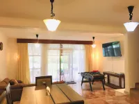 House buganvilias in hotel zone Cancún, with pool