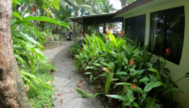 On the Beach! Soaking Tub/Music/Wi-Fi & A/C-Sleeps 4-Envision Special