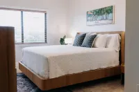 Just renovated! Best condo in Jupiter, Walk to the beach!