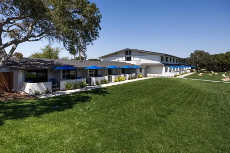 Village Inn Отели рядом с достопримечательностью «Surf Beach»