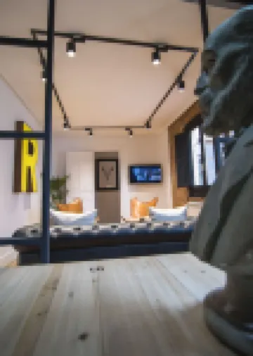 BEAUTIFUL DESIGN FLOOR IN THE CENTER FOR 6 PEOPLE