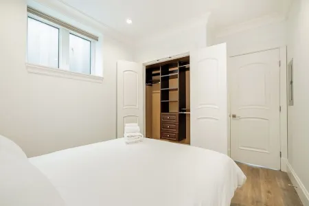Elegant West Vancouver Suite