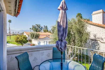 2 bedroom spacious Condo Отели рядом с достопримечательностью «Footloose Reflexology Massage»