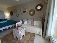 Studio Saint François residence Manganao sea view swimming pool, 100m from the beach