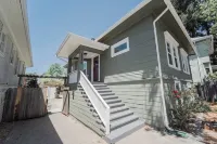 2336A- Upper 3B2B Unit w/ Laundry near UC Berkeley