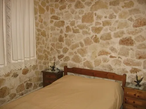 Villa with private pool garden and BBQ at quiet Cretan village just outside city