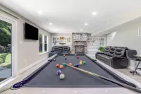 4-bedroom house in awesome Temple Hills with AC, WiFi. Enjoy your stay Hotel a Camp Springs