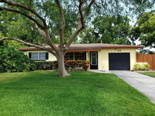 Charming Bungalow w/ Heated Pool - 10 min to beach