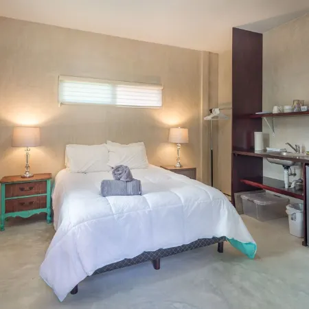 Studio: fast internet, kitchenette, walk to beach