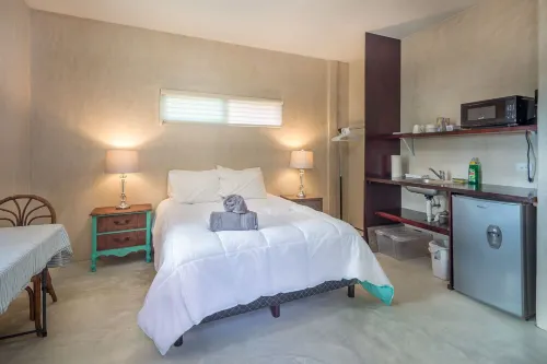 Studio: fast internet, kitchenette, walk to beach