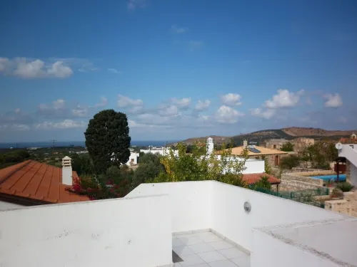 Spacious 3 bedroom Villa with private pool, patio and roof terrace. Hotels in Geropotamos