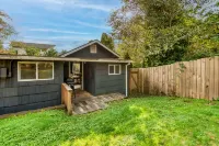 Surf Haven Unit B w/ fire pit walking distance to surfing beaches Hotels near Devils Punchbowl State Natural Area