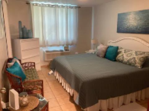 Puerto Salinas 3 bdrm fully air conditioned garden apartment, WiFi, 2 parkings