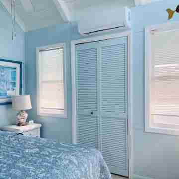 Sealofts #18: Cozy 2-bed loft-style condo on the water with WiFi, pool and AC Rooms