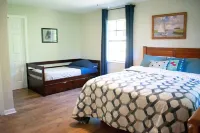 Adorable 2 bed, 2 bath guest house, pet friendly