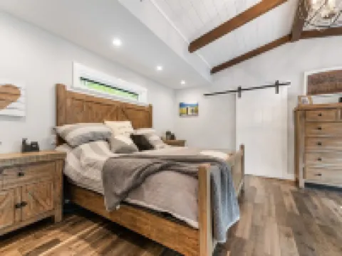 Stunning Waterfront Getaway!  Luxury Home on Acreage,  Natures Paradise ホープのホテル