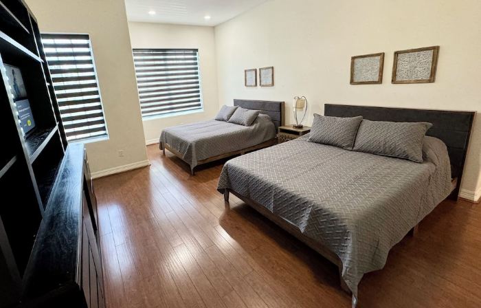 5 bed/4.5 bath family home with office space @ Cimarron. Excellent location!
