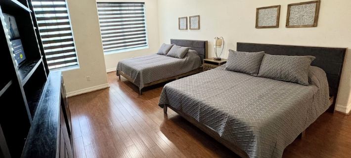 5 bed/4.5 bath family home with office space @ Cimarron. Excellent location! Hotels in Mission