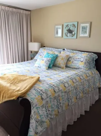 Postcard Views/Paradise Found/Pinnacle Port