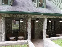 Large 4BR Buffalo Mountain Retreat in Williamson with pool,  Ride to trails Hotels in Mingo County