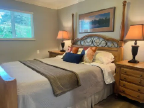 Beat the heat in The Starlight Suite! Hotels in Coquitlam