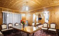 Goona Palace Houseboats
