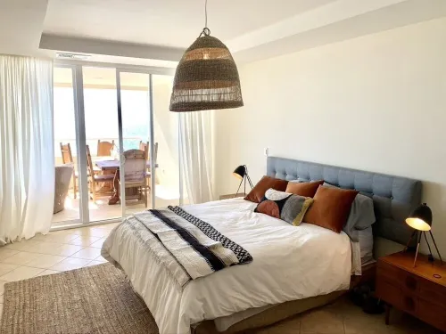 Stylishly appointed ocean-front condo with breathtaking panoramic views